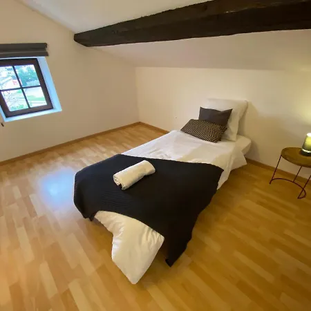 65m2, 3 Chambres, Proxi Commerces, A Apartment *